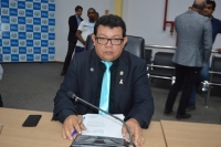 Zacarias pede reforma em biblioteca pública, acesso a áreas públicas e implantação de ciclovia