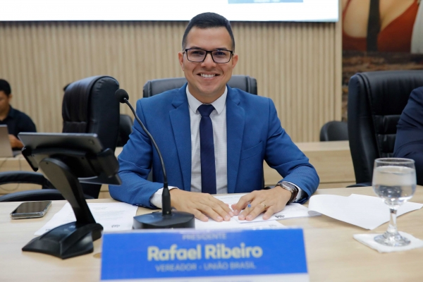 Programa de Estágio Empresa-Escola é proposto por Rafael Ribeiro