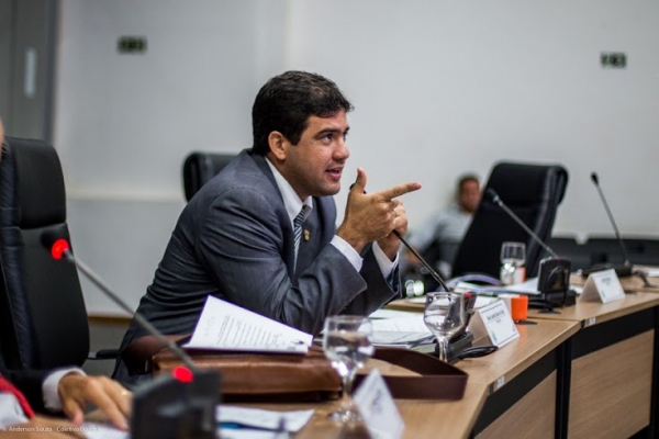 Bruno Soares exige cumprimento de lei que faculta gratuidade no transporte de carteiros