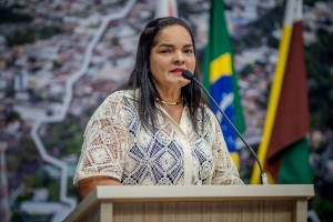 Inclusão digital: Maquivalda Barros propõe criação do programa Mulher Conectada
