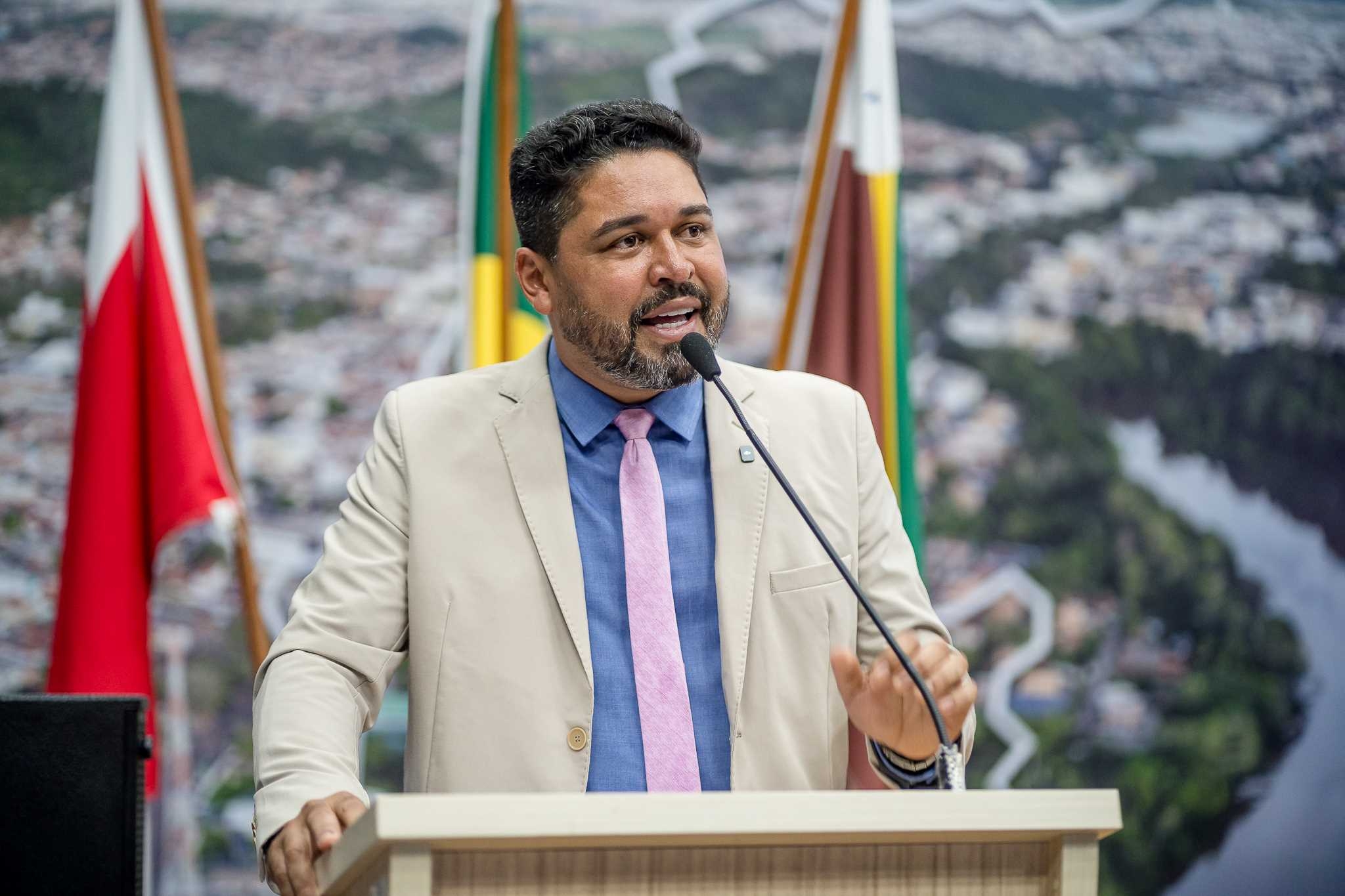 ILeandro do Chiquito cobra integração de obras entre Semob e Saaep e pede informações sobre a situação da rodoviária