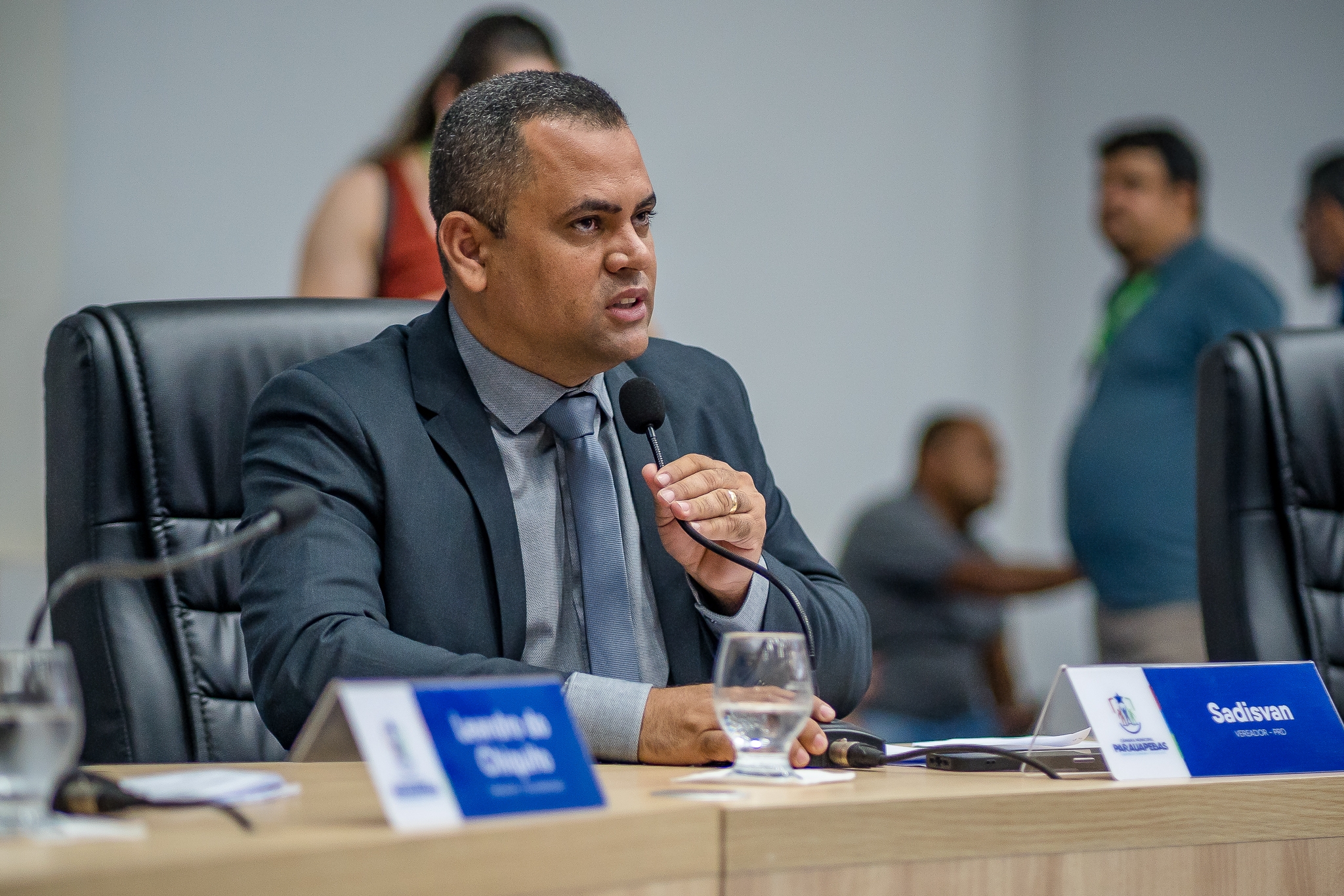 IVereador Sadisvan Pereira apresenta proposições voltadas à iluminação, abastecimento de água e infraestrutura urbana